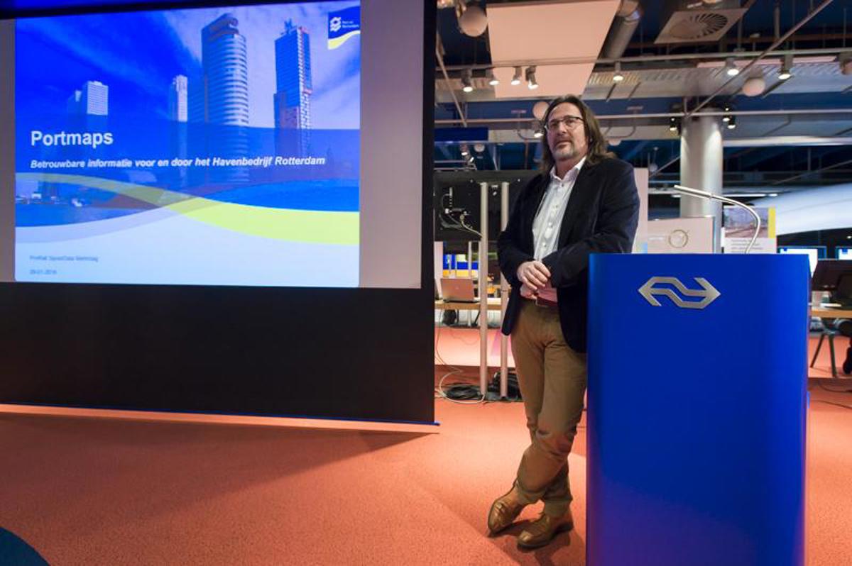 Een foto van een van de sprekers van Portmaps
